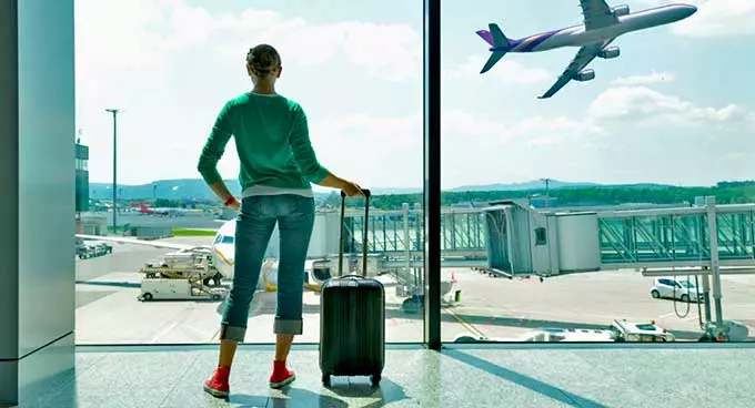 Можно ли летать на самолете людям с повышенным давлением и как правильно подготовиться к перелету