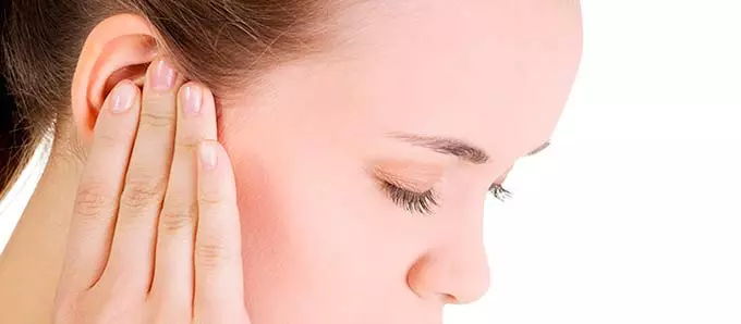 При каком давлении закладывает уши и что делать в такой ситуации заложено ухо