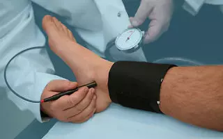 измерение давления на ноге