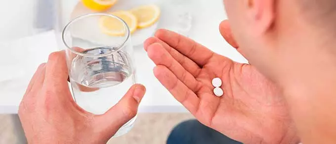 Почему возникает кашель при приеме таблеток от давления и какие лекарства не вызывают подобный симптом прием таблеток