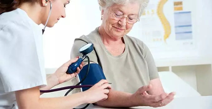 Особенности подбора медикаментов для гипертоников старшей возрастной группы давление у пожилой женщины