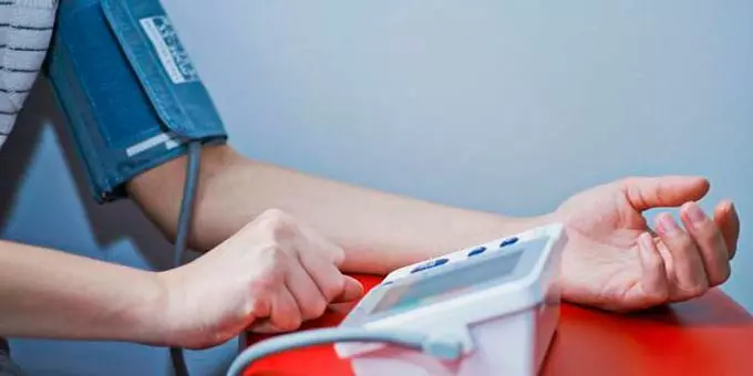 Измерение артериального давления на запястье