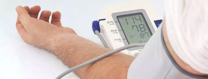 Особенности воздействия лекарства на показатели давления, сердце и сосуды Измерение давления тонометром