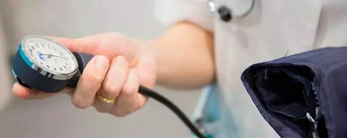 Влияние Капотена на состояние кровяного давления Тонометр в руке