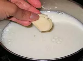 Молоко с чесноком
