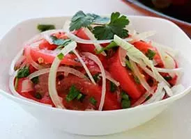 Помидоры с луком